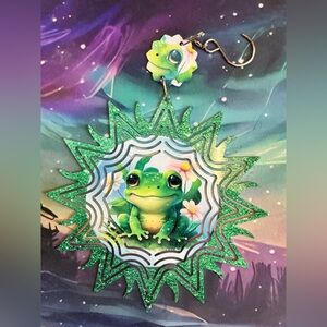 NEW 8” Green Frog Sunburst Wind Spinner
